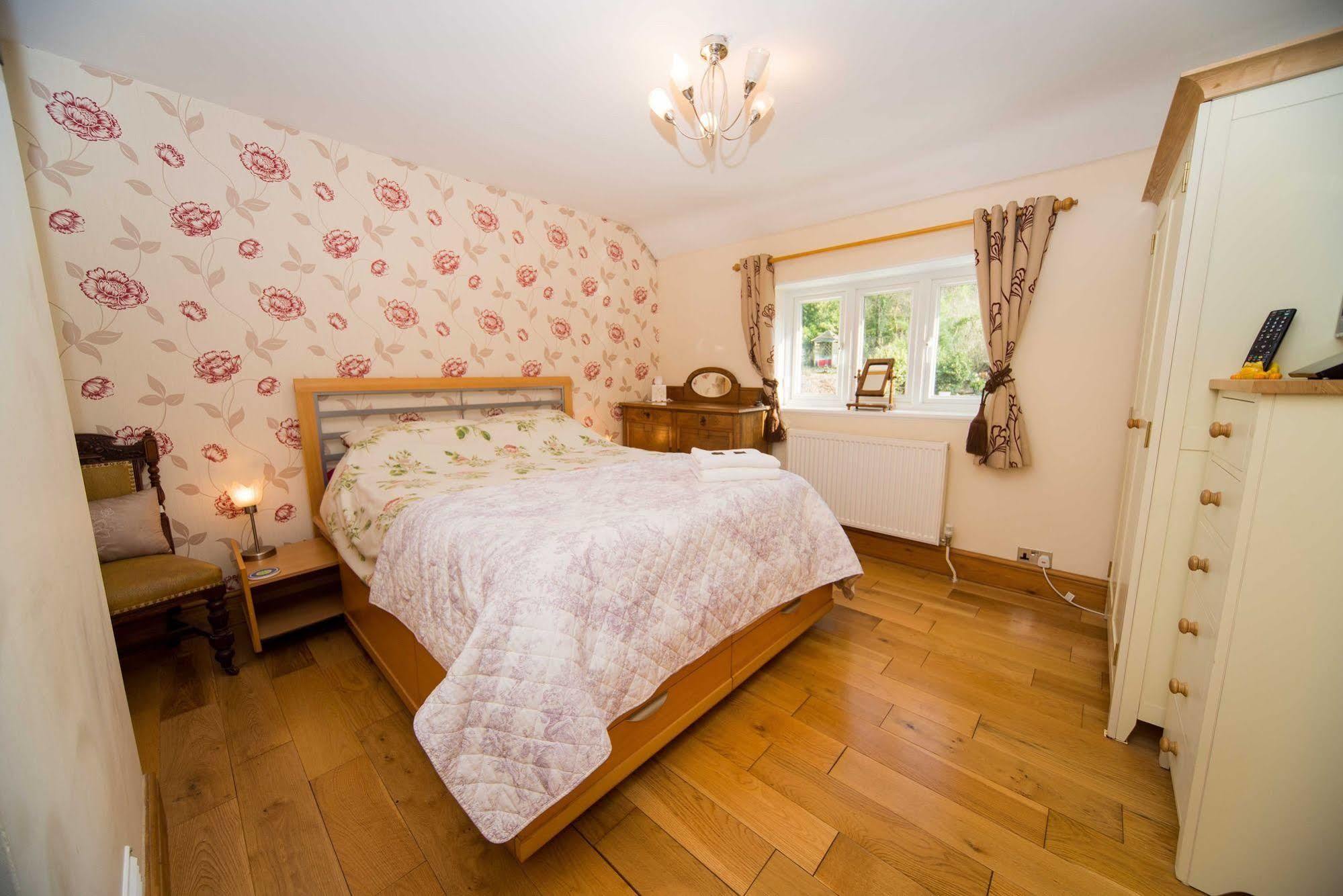 Stunning Countryside Views & Private Balcony! Cozy Room, 3 Miles To Lyme Regis - Free Parking & Wifi Аксминстер Экстерьер фото