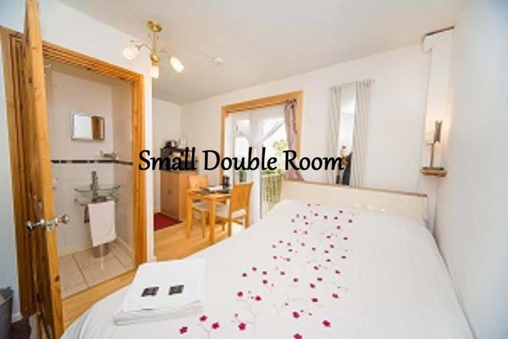 Stunning Countryside Views & Private Balcony! Cozy Room, 3 Miles To Lyme Regis - Free Parking & Wifi Аксминстер Экстерьер фото