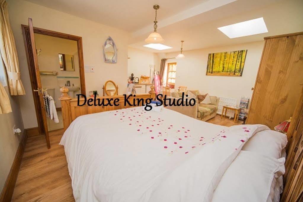 Stunning Countryside Views & Private Balcony! Cozy Room, 3 Miles To Lyme Regis - Free Parking & Wifi Аксминстер Экстерьер фото