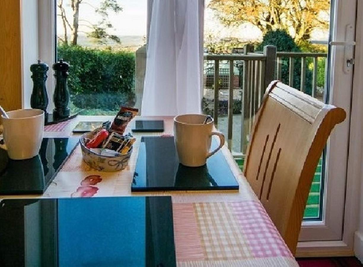 Stunning Countryside Views & Private Balcony! Cozy Room, 3 Miles To Lyme Regis - Free Parking & Wifi Аксминстер Экстерьер фото